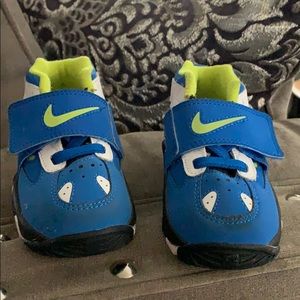 Nike toddler sneakers 5c